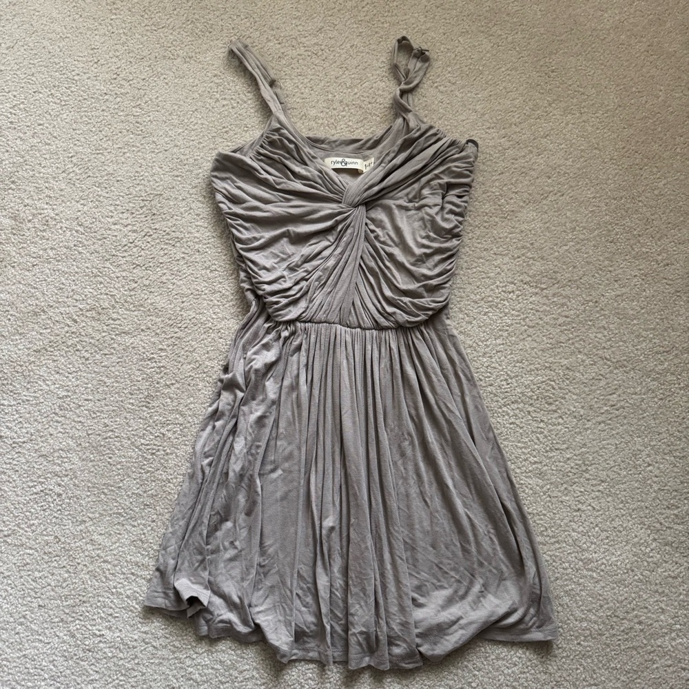 Rylee + Quinn Twist Front Dress – Soft Taupe/Gray – Size S